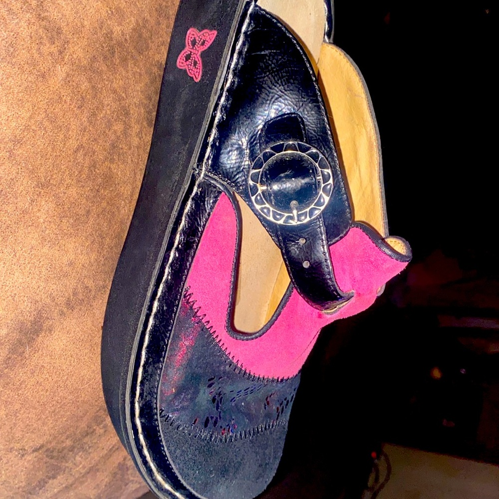 Algeria by pg lite size nine slip on’s
